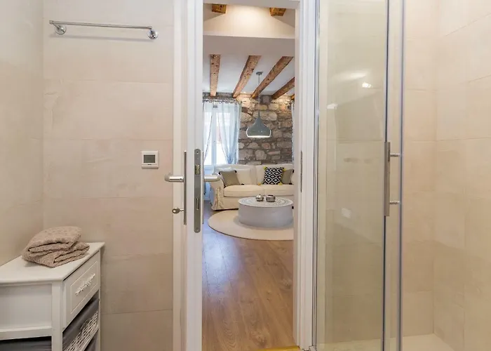 Deluxe Mimi * Ρόβινι